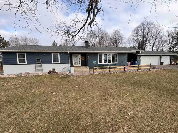 $355,000 | W8166 Belle Plaine Avenue, Shawano, WI 54166