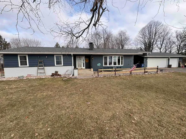 $379,900 | W8166 Belle Plaine Avenue, Shawano, WI 54166