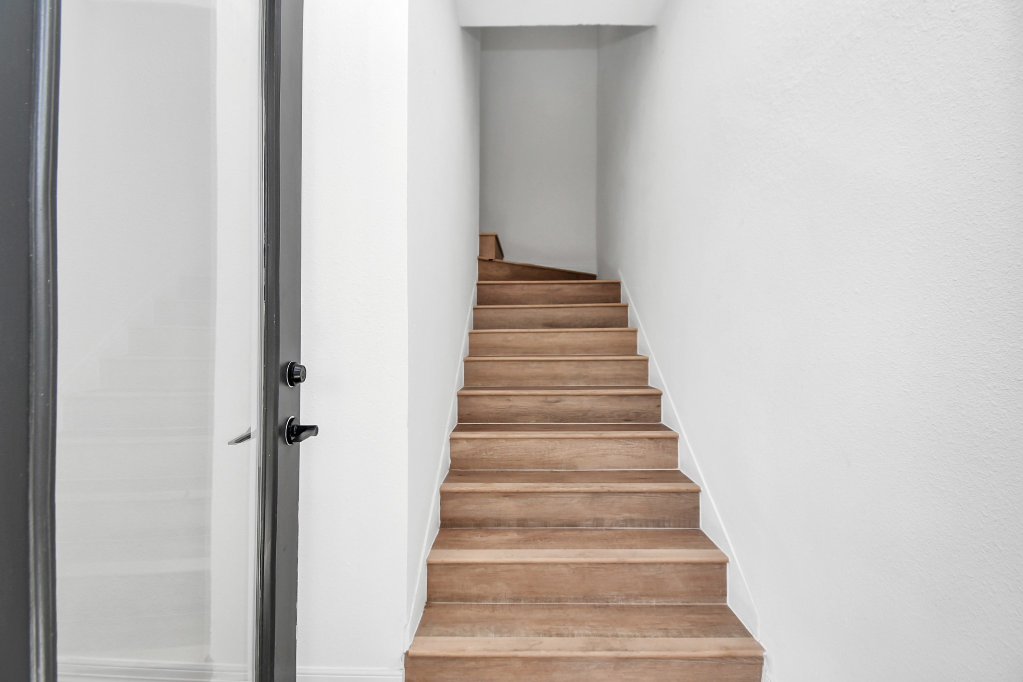 2812 Truxillo Street, Unit B Houston, TX 77004 - Photo 9 of 32 a view of entryway