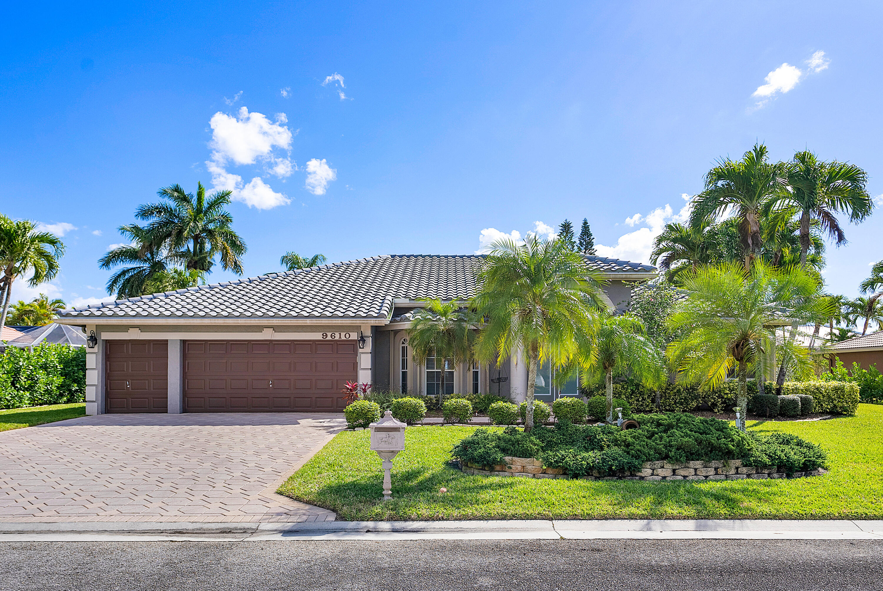 9610 Aloe Road Boynton Beach, FL 33436 - Photo 2 of 43 002-9610AloeRoad-BoyntonBeach-FL-33436-F