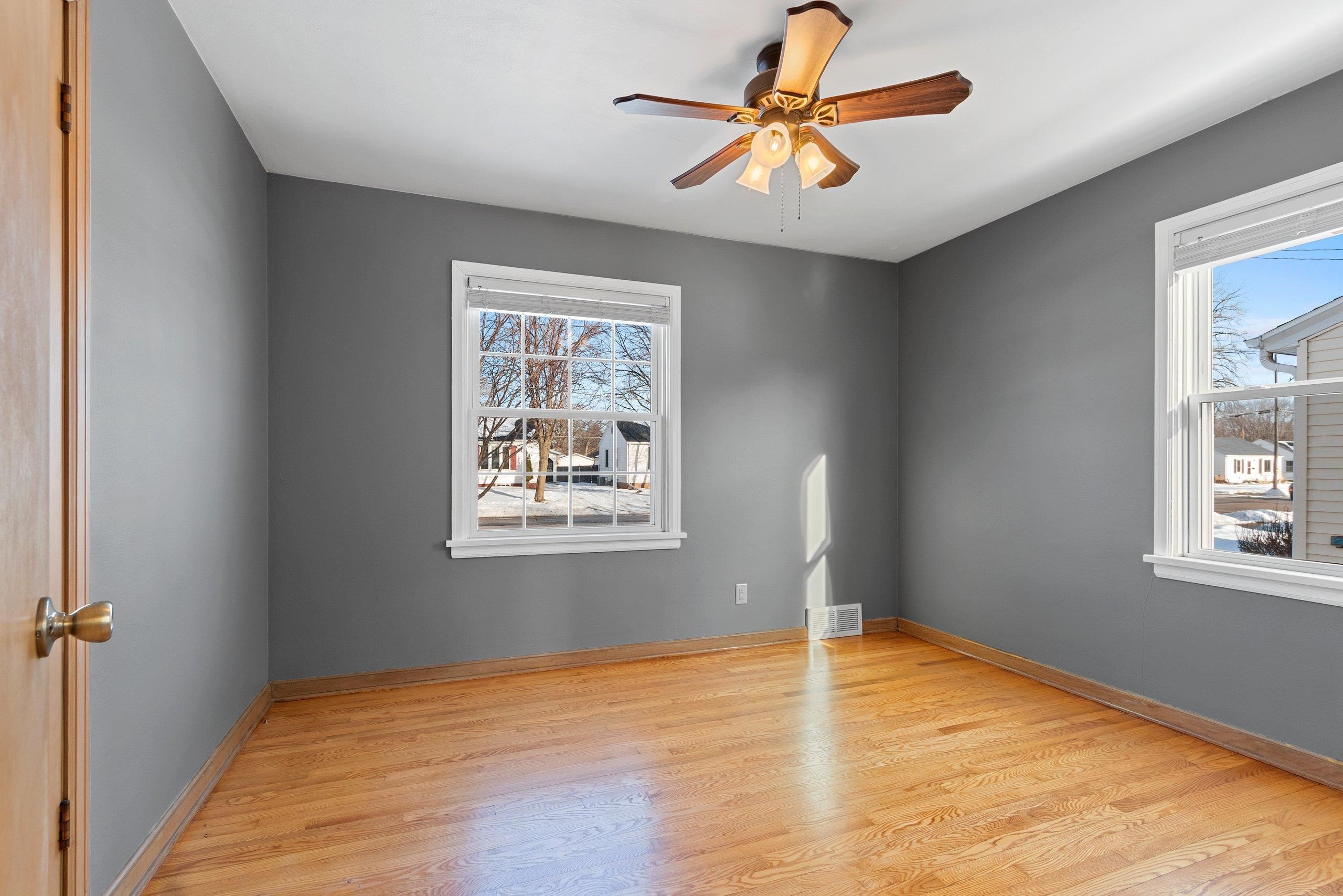 963 Liberty Street Green Bay, WI 54304 - Photo 11 of 25