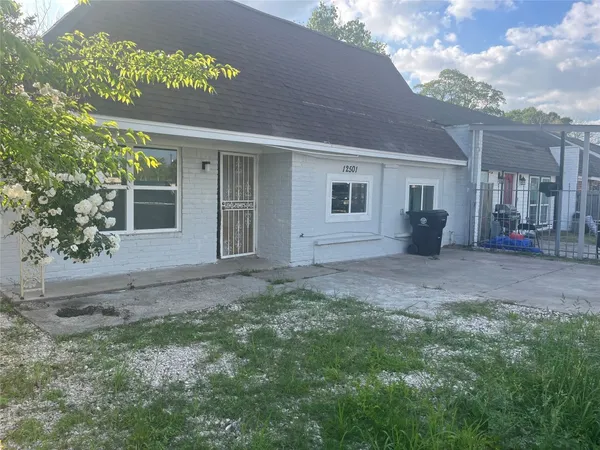 $1,650 | 12501 West Hardy Road, Houston, TX 77037