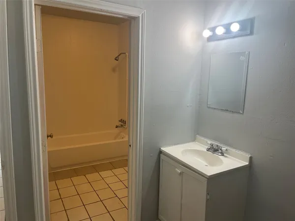 $1,650 | 12501 West Hardy Road, Houston, TX 77037