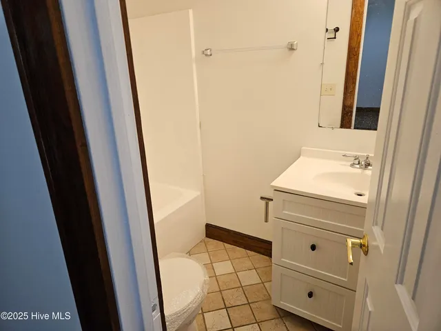 $1,800 | 312 Marsh Street, Unit F, Beaufort, NC 28516