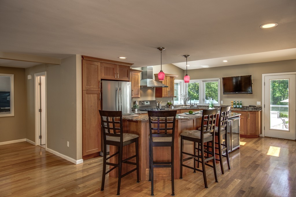 4 Davis Road Bedford, MA 01730 - Photo 5 of 30 Gallery Image 5