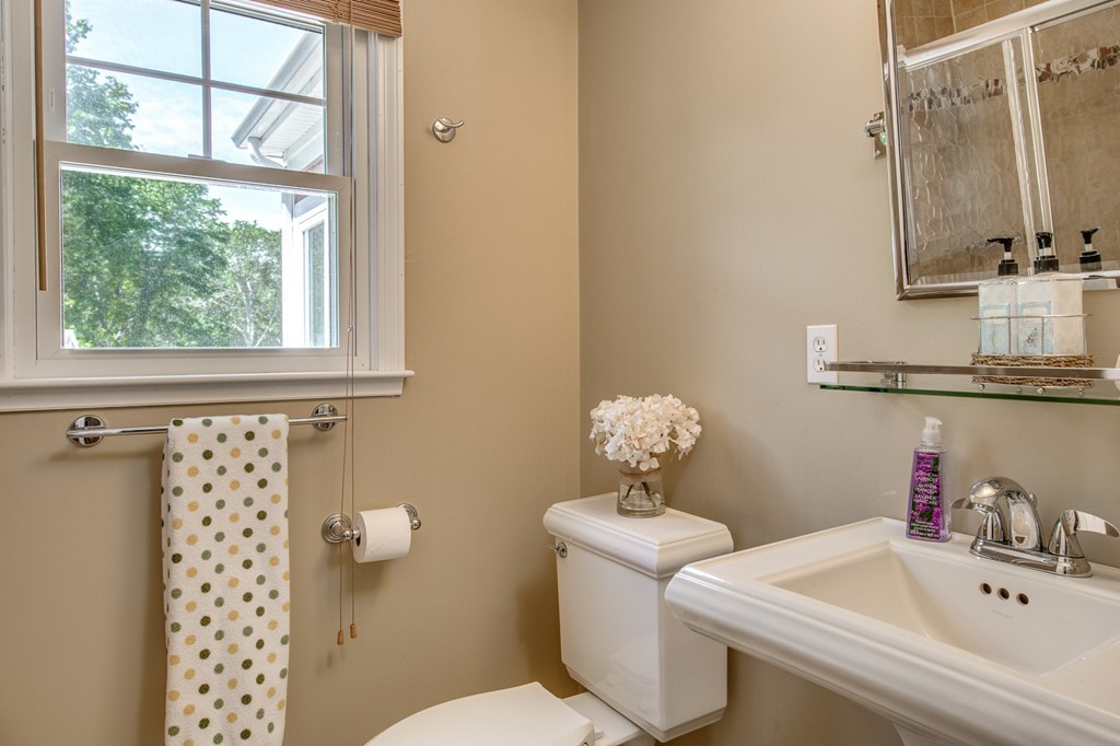 4 Davis Road Bedford, MA 01730 - Photo 9 of 30 Gallery Image 9