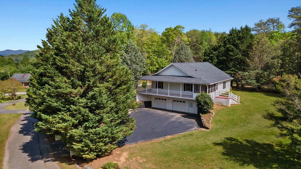 2421 Settlers Ridge Road Hiawassee, GA 30546 - Photo 2 of 46 a front view of a house with a yard