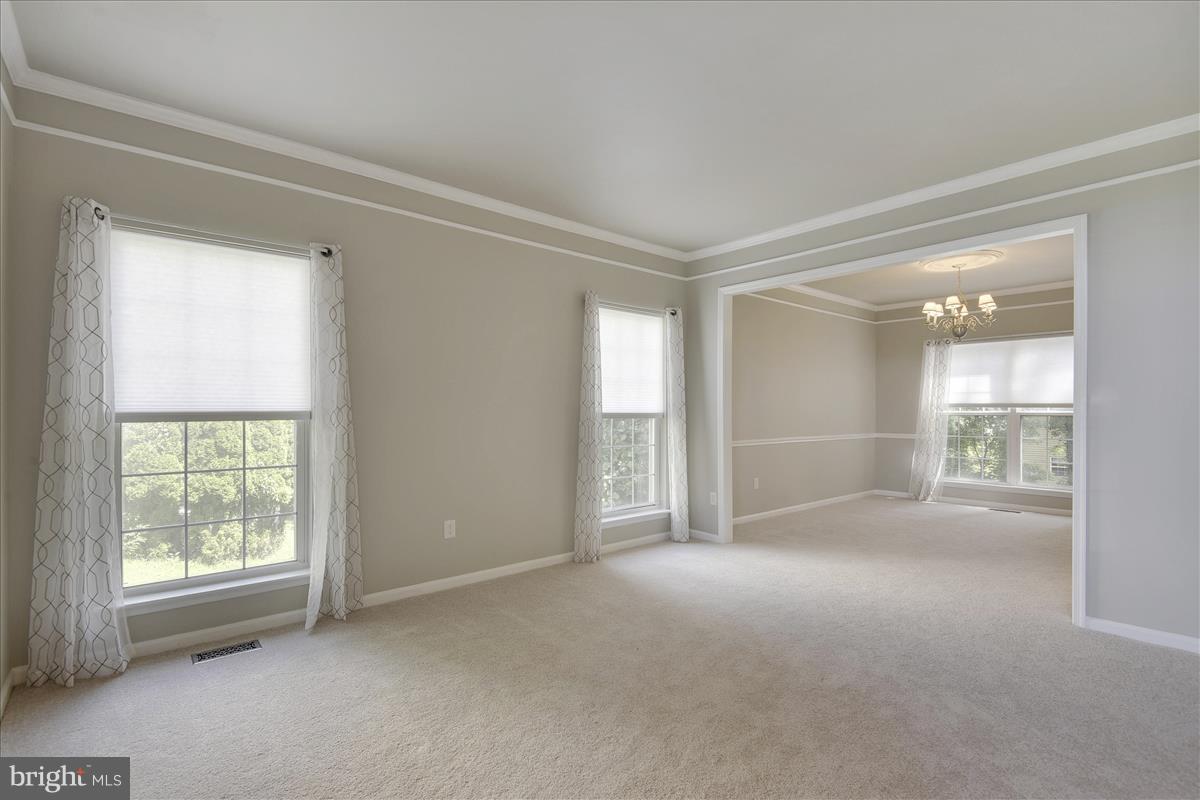 12902 Summit Ridge Terrace Germantown, MD 20874 - Photo 6 of 30 an empty room with windows and closet