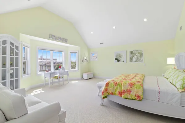 $175,000 | Undisclosed Address, Westhampton Beach, NY 11978