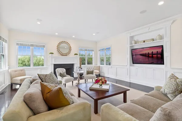 $175,000 | Undisclosed Address, Westhampton Beach, NY 11978