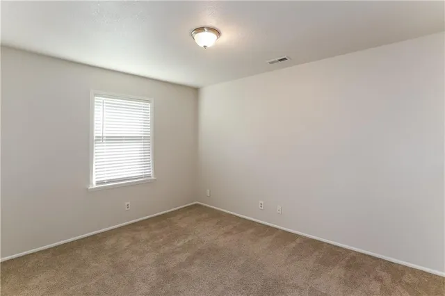 $1,825 | 319 Holiday Drive, Lansing, KS 66043