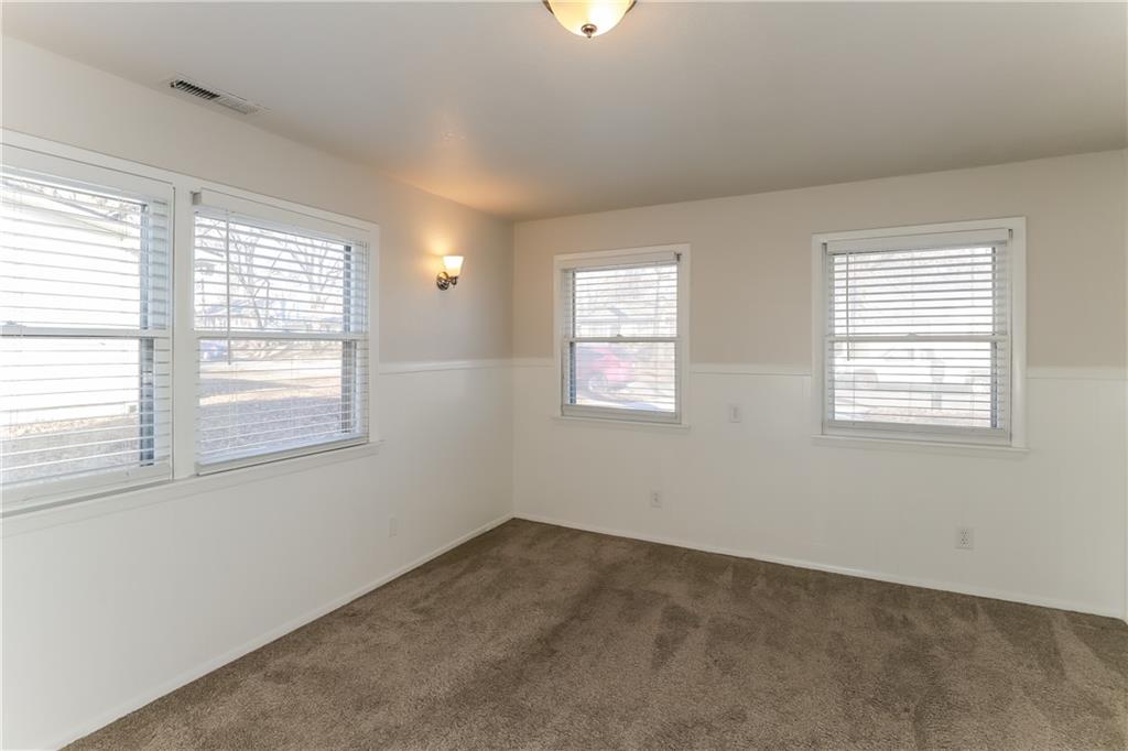 319 Holiday Drive Lansing, KS 66043 - Photo 13 of 16