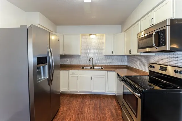 $1,825 | 319 Holiday Drive, Lansing, KS 66043