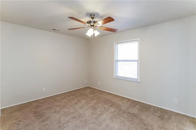 $1,825 | 319 Holiday Drive, Lansing, KS 66043