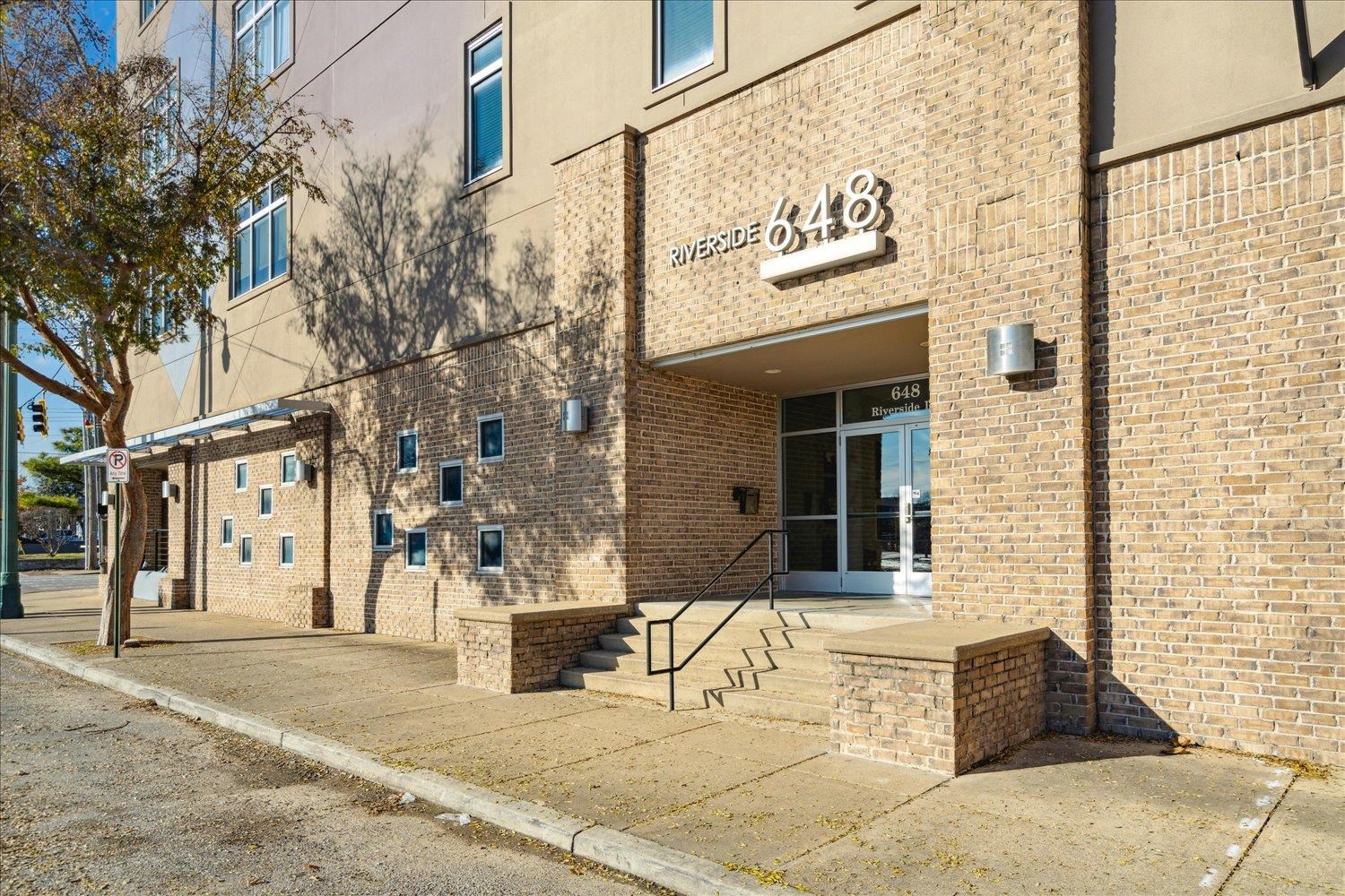 648 Riverside Drive, Unit 411 Memphis, TN 38103 - Photo 32 of 32 View of building exterior