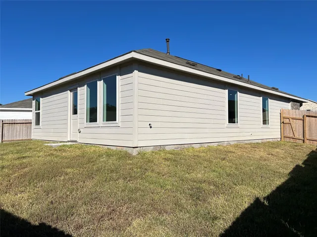 a view of an empty room with kitchen