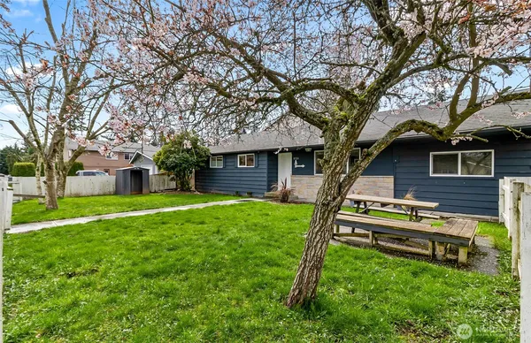 $322,900 | 8526 8th Avenue West, Unit A, Everett, WA 98204