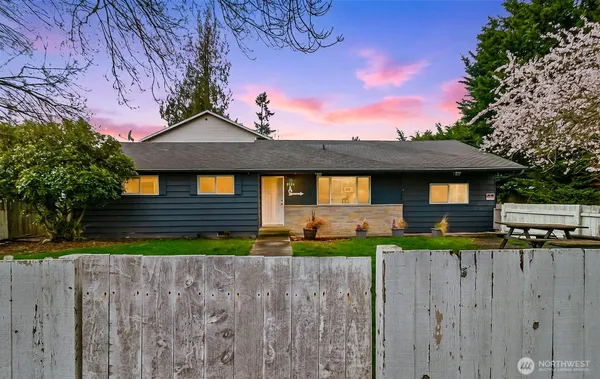 $322,900 | 8526 8th Avenue West, Unit A, Everett, WA 98204