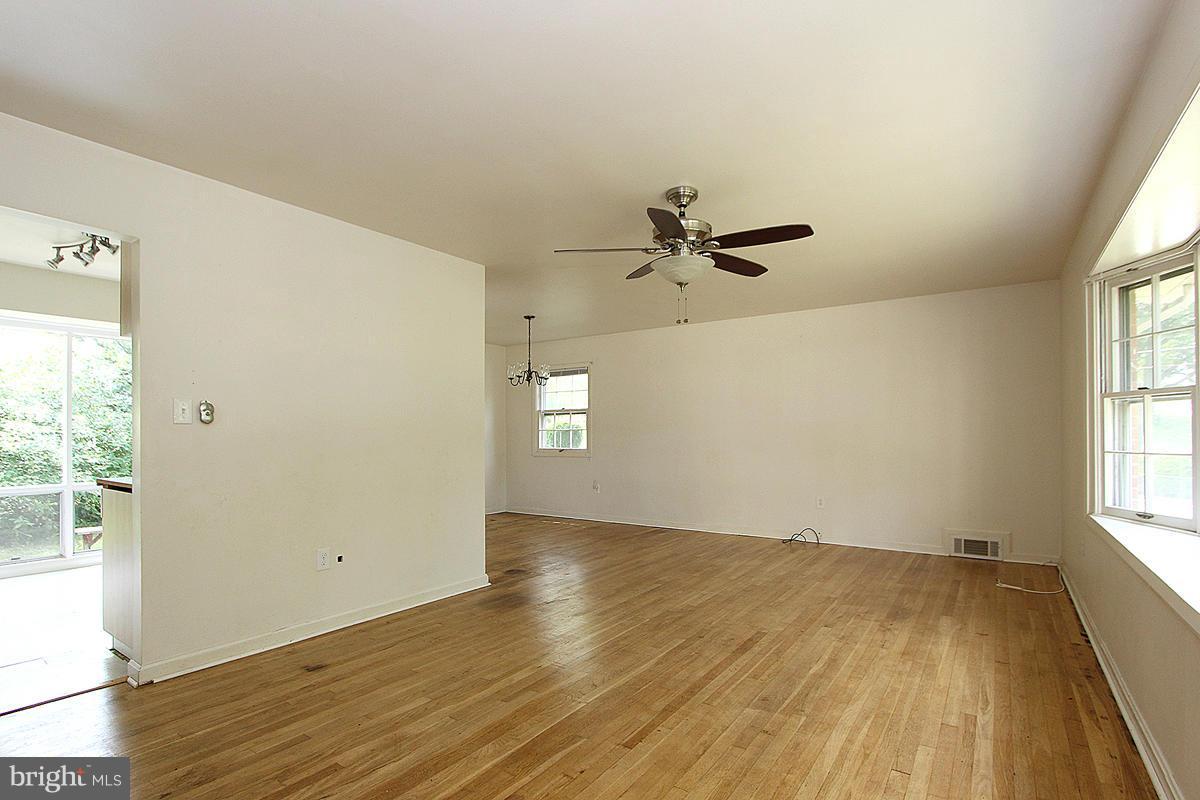 12601 Barbara Road Silver Spring, MD 20906 - Photo 11 of 30 Living Room