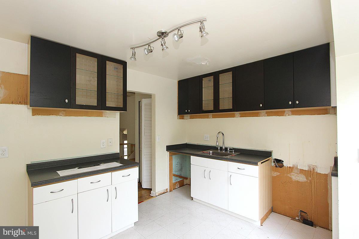 12601 Barbara Road Silver Spring, MD 20906 - Photo 17 of 30 Kitchen