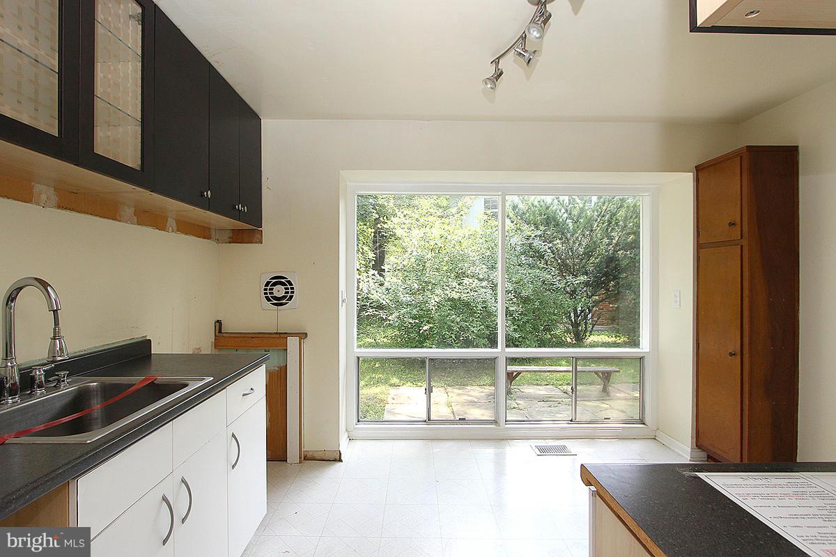 12601 Barbara Road Silver Spring, MD 20906 - Photo 18 of 30 Kitchen