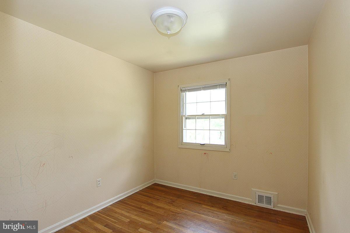 12601 Barbara Road Silver Spring, MD 20906 - Photo 19 of 30 Bedroom