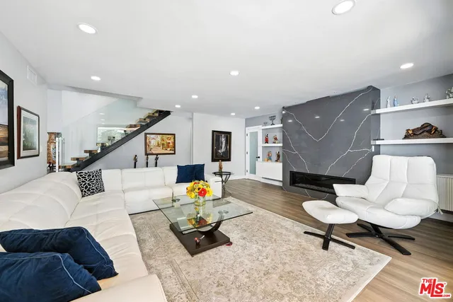 $2,995,000 | 18912 Pasadero Drive, Tarzana, CA 91356