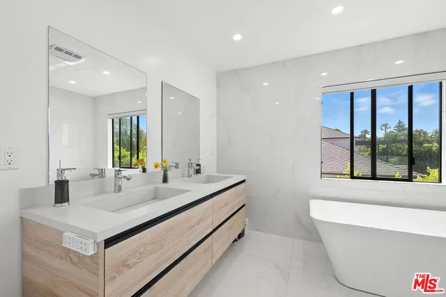 $2,995,000 | 18912 Pasadero Drive, Tarzana, CA 91356