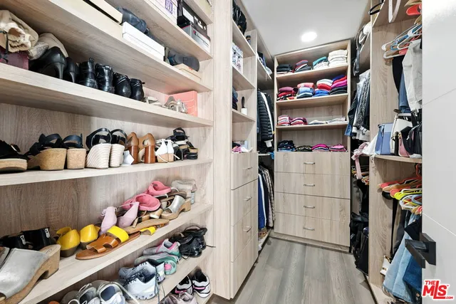 $2,995,000 | 18912 Pasadero Drive, Tarzana, CA 91356