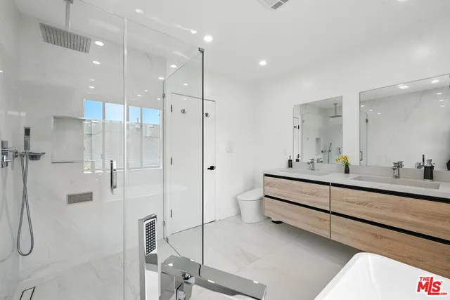 $2,995,000 | 18912 Pasadero Drive, Tarzana, CA 91356