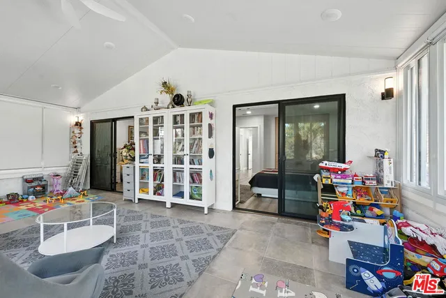 $2,995,000 | 18912 Pasadero Drive, Tarzana, CA 91356