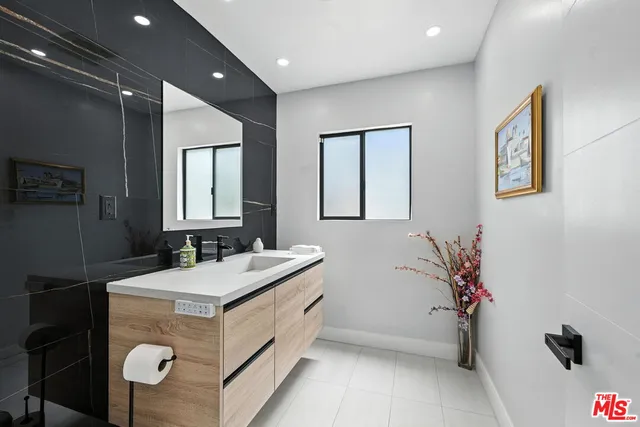 $2,995,000 | 18912 Pasadero Drive, Tarzana, CA 91356