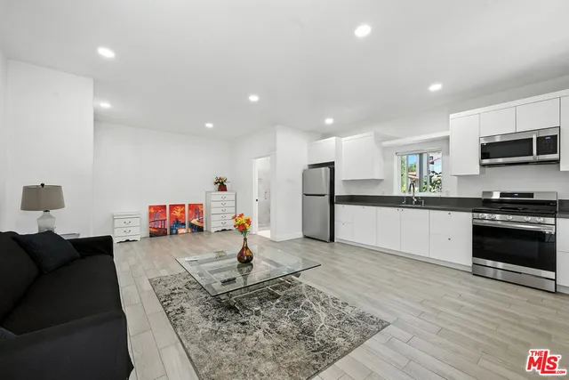 $2,995,000 | 18912 Pasadero Drive, Tarzana, CA 91356