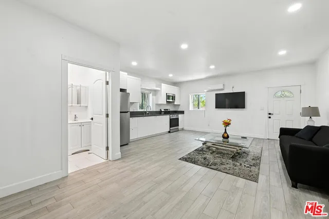 $2,995,000 | 18912 Pasadero Drive, Tarzana, CA 91356