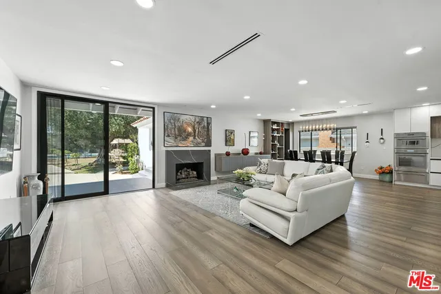 $2,995,000 | 18912 Pasadero Drive, Tarzana, CA 91356