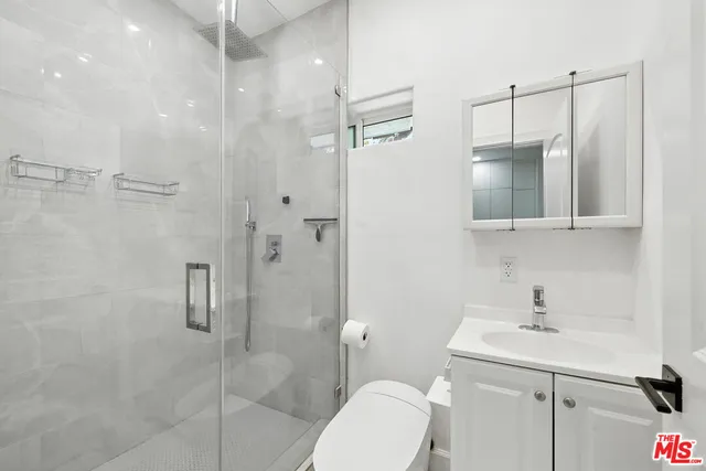 $2,995,000 | 18912 Pasadero Drive, Tarzana, CA 91356