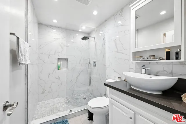 $2,995,000 | 18912 Pasadero Drive, Tarzana, CA 91356