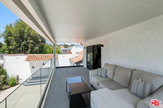 $2,995,000 | 18912 Pasadero Drive, Tarzana, CA 91356