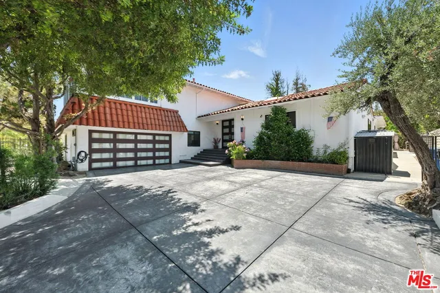 $2,995,000 | 18912 Pasadero Drive, Tarzana, CA 91356