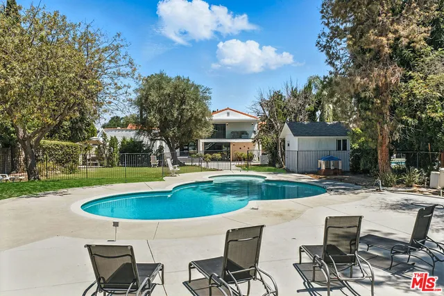 $2,995,000 | 18912 Pasadero Drive, Tarzana, CA 91356