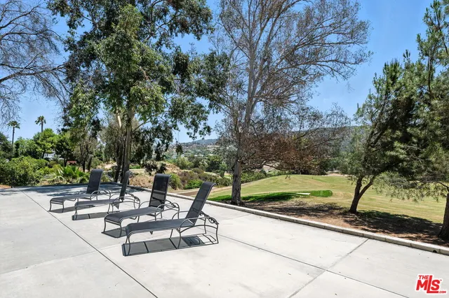 $2,995,000 | 18912 Pasadero Drive, Tarzana, CA 91356