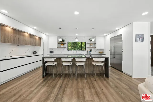 $2,995,000 | 18912 Pasadero Drive, Tarzana, CA 91356