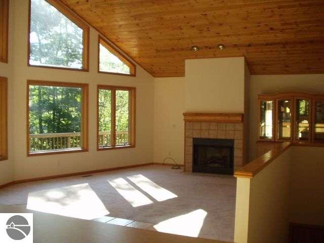 182 High Lake Road Traverse City, MI 49696 - Photo 6 of 15 1708578-5.JPG
