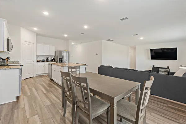 $2,300 | 21568 Rolling Streams Drive, New Caney, TX 77357