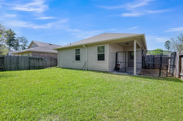a view of a house with a backyard