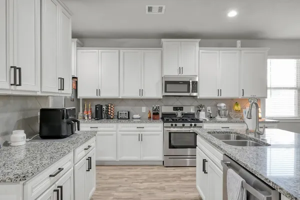 $2,200 | 2315 Strong Horse Drive, Conroe, TX 77301