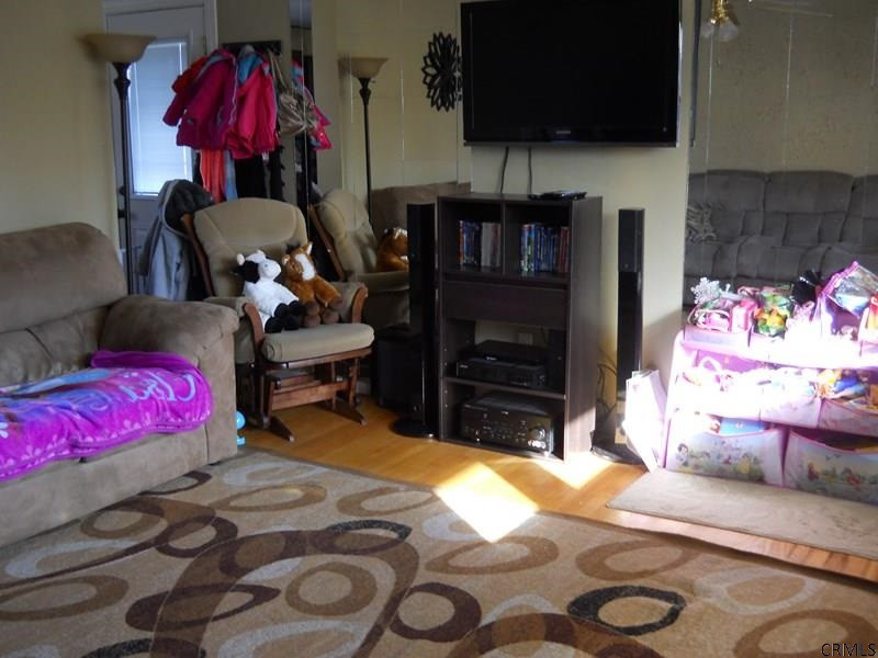 311 Gifford Road Schenectady, NY 12304 - Photo 6 of 25 Photo 6