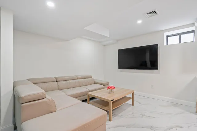 a black and white photo of a picture