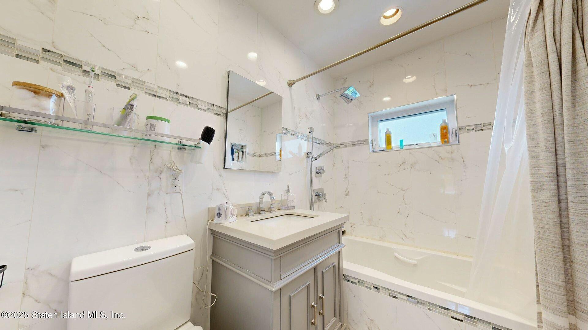 53 Raritan Avenue Staten Island, NY 10304 - Photo 19 of 48 tempImageUWLdeT