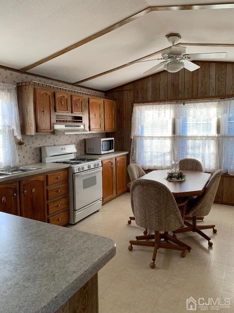 20 Emerson Road North Brunswick, NJ 08902 - Photo 5 of 11 Gallery Image 5